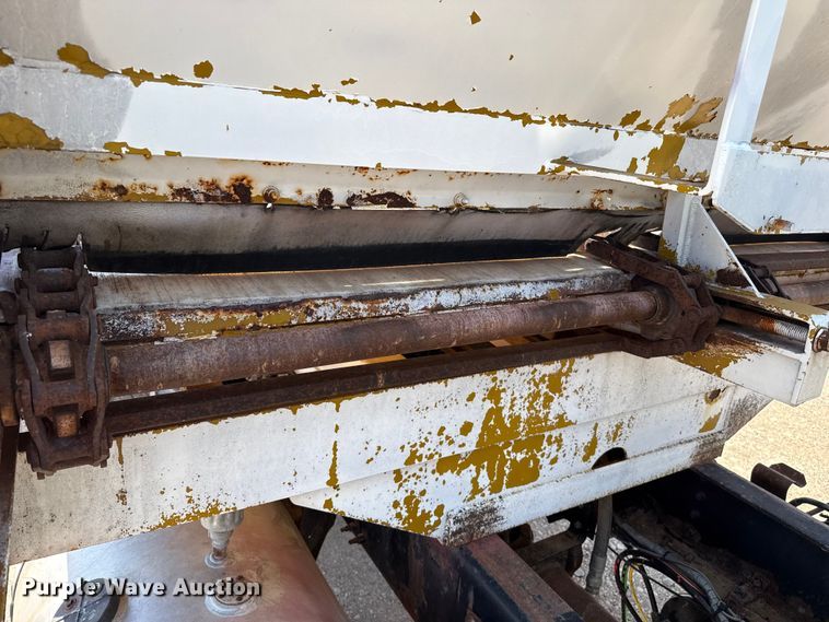 image for item FB6796 2006 Volvo VDH manure spreader truck