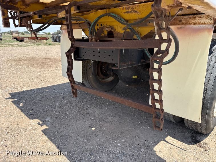 image for item FB6796 2006 Volvo VDH manure spreader truck