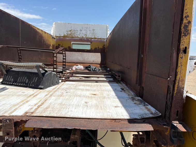 image for item FB6796 2006 Volvo VDH manure spreader truck