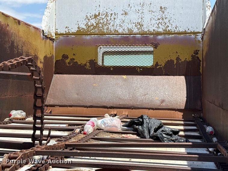 image for item FB6796 2006 Volvo VDH manure spreader truck