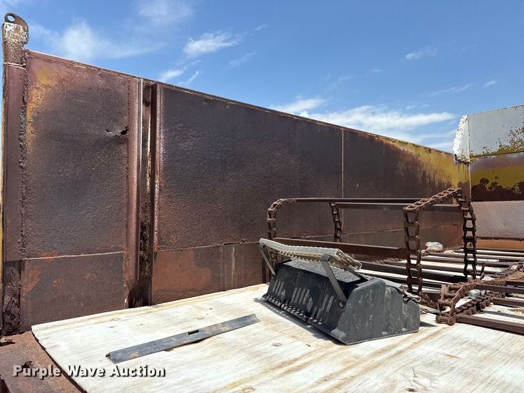 image for item FB6796 2006 Volvo VDH manure spreader truck