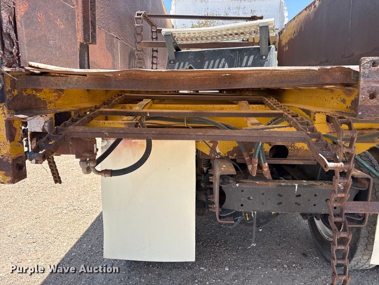image for item FB6796 2006 Volvo VDH manure spreader truck