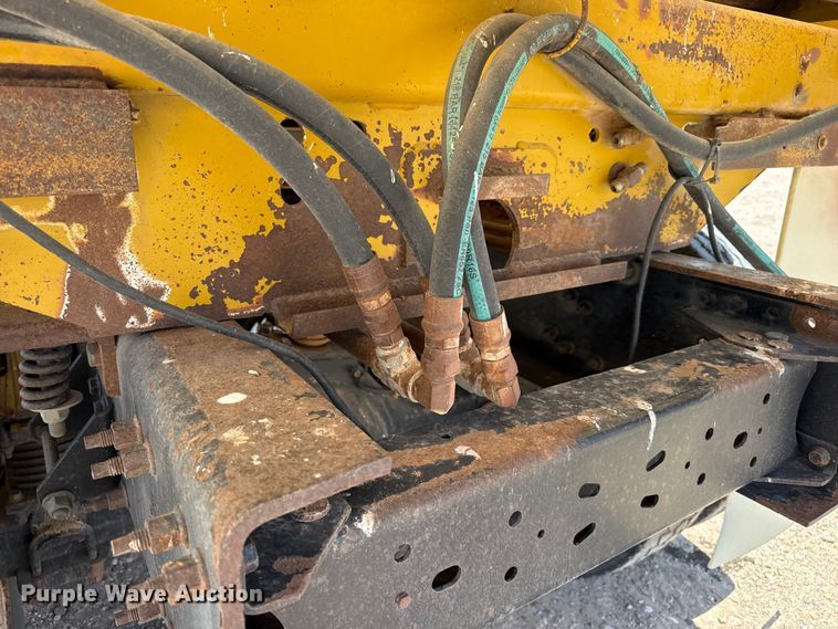image for item FB6796 2006 Volvo VDH manure spreader truck
