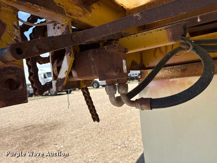 image for item FB6796 2006 Volvo VDH manure spreader truck