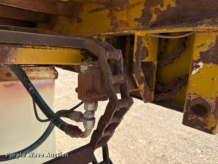 image for item FB6796 2006 Volvo VDH manure spreader truck