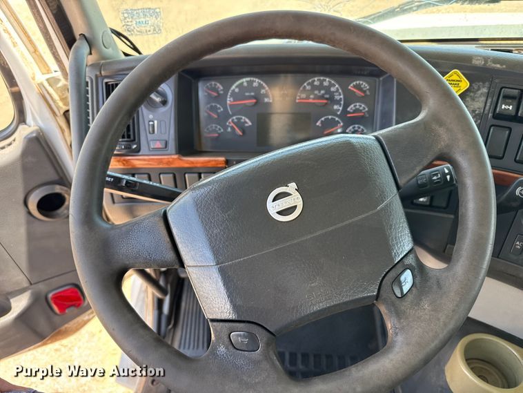 image for item FB6796 2006 Volvo VDH manure spreader truck
