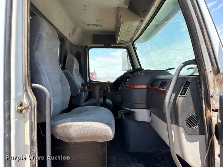 image for item FB6796 2006 Volvo VDH manure spreader truck