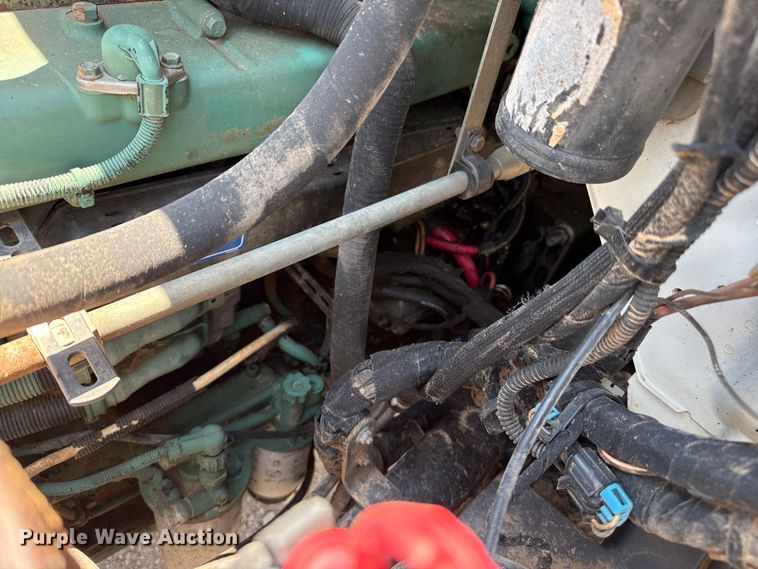 image for item FB6796 2006 Volvo VDH manure spreader truck