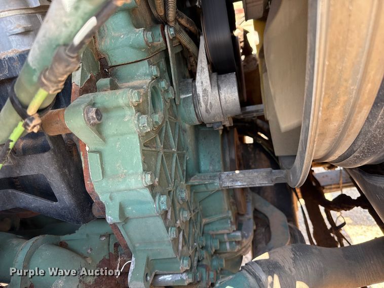 image for item FB6796 2006 Volvo VDH manure spreader truck