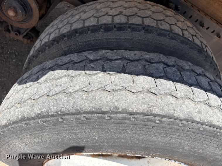 image for item FB6796 2006 Volvo VDH manure spreader truck