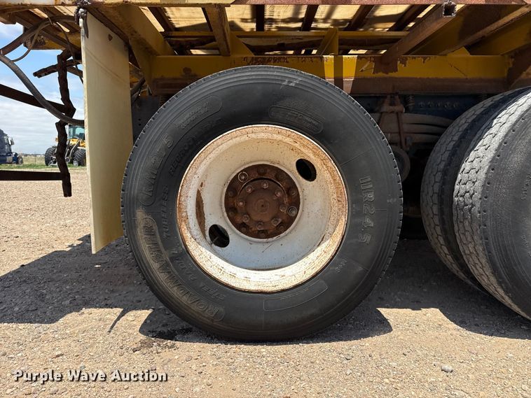image for item FB6796 2006 Volvo VDH manure spreader truck