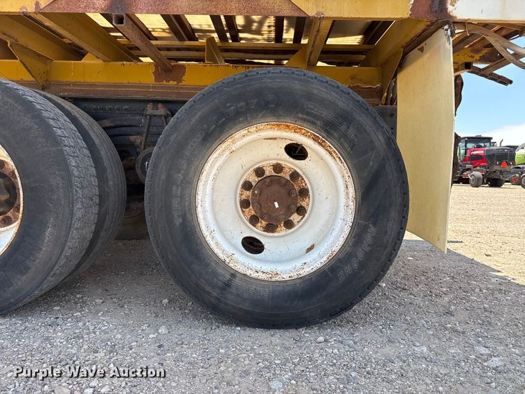image for item FB6796 2006 Volvo VDH manure spreader truck