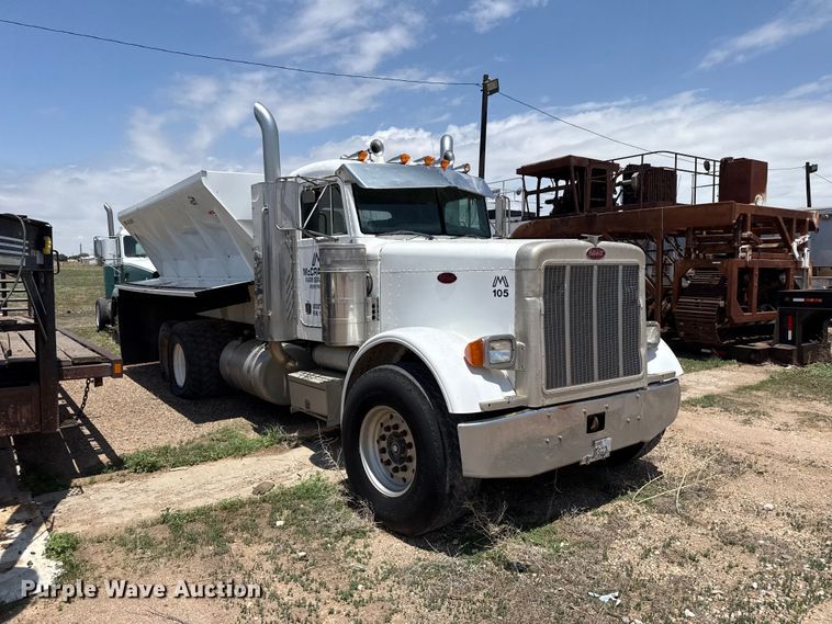 image for item FB6798 2001 Peterbilt 379 applicator truck