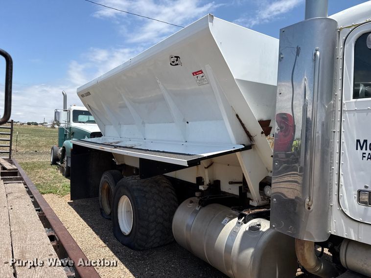 image for item FB6798 2001 Peterbilt 379 applicator truck