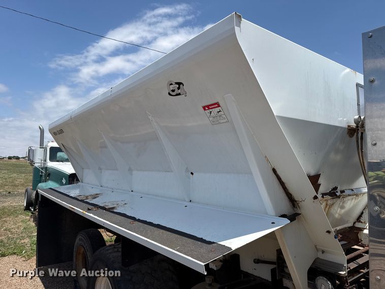 image for item FB6798 2001 Peterbilt 379 applicator truck