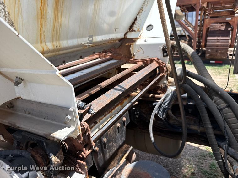 image for item FB6798 2001 Peterbilt 379 applicator truck