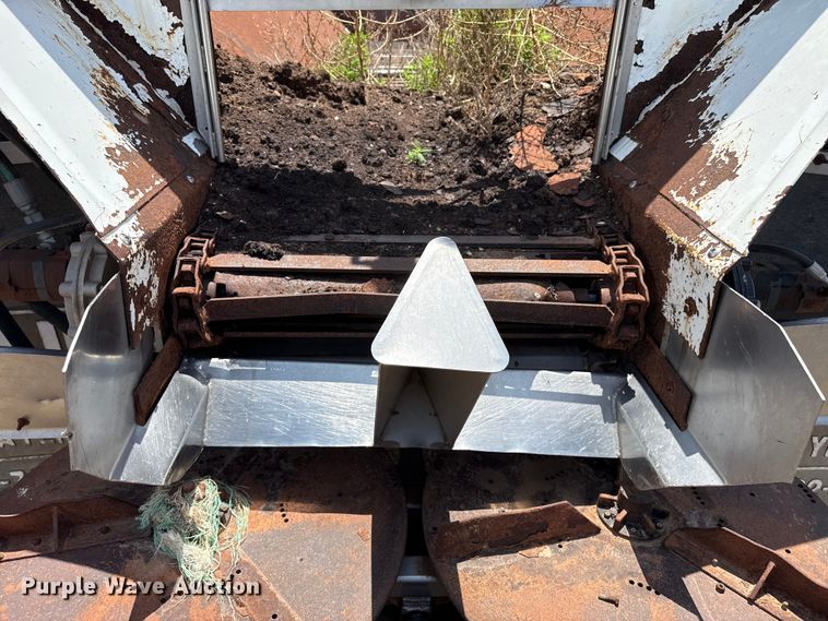 image for item FB6798 2001 Peterbilt 379 applicator truck