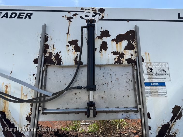 image for item FB6798 2001 Peterbilt 379 applicator truck