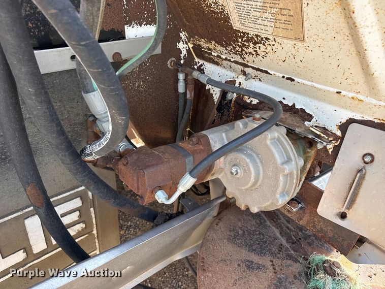 image for item FB6798 2001 Peterbilt 379 applicator truck