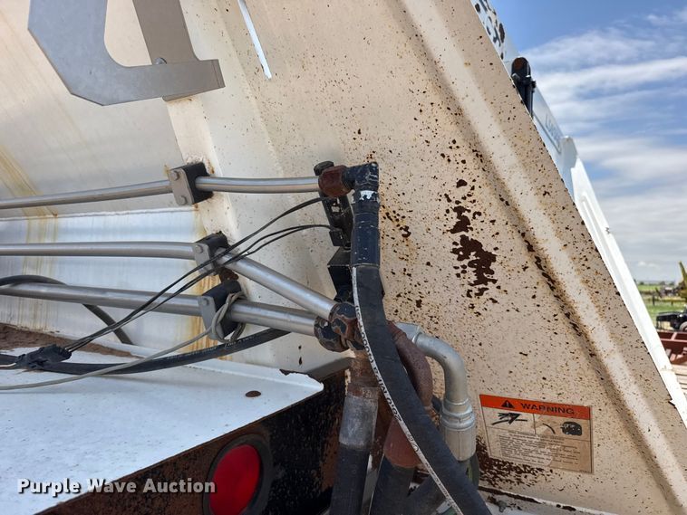 image for item FB6798 2001 Peterbilt 379 applicator truck