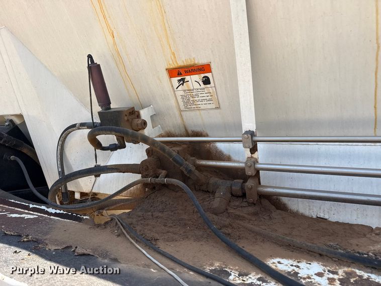 image for item FB6798 2001 Peterbilt 379 applicator truck