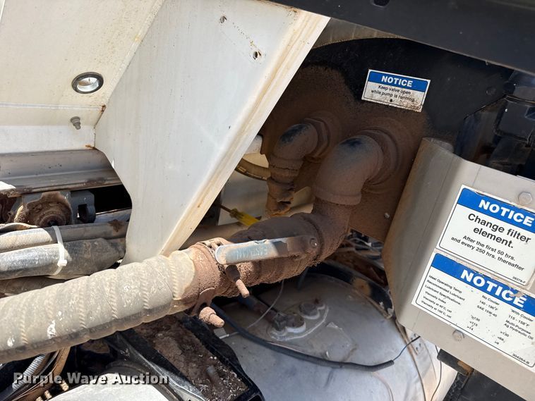 image for item FB6798 2001 Peterbilt 379 applicator truck