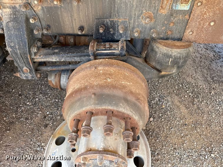 image for item FB6798 2001 Peterbilt 379 applicator truck