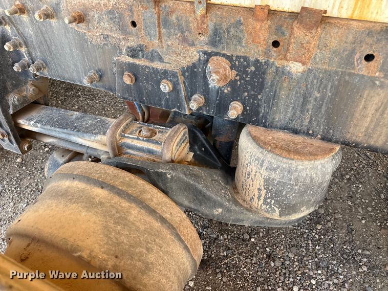 image for item FB6798 2001 Peterbilt 379 applicator truck