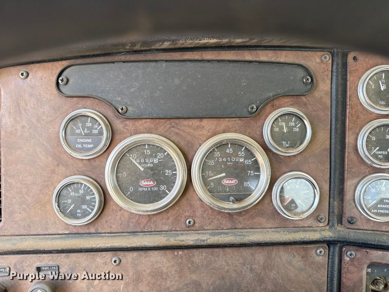 image for item FB6798 2001 Peterbilt 379 applicator truck