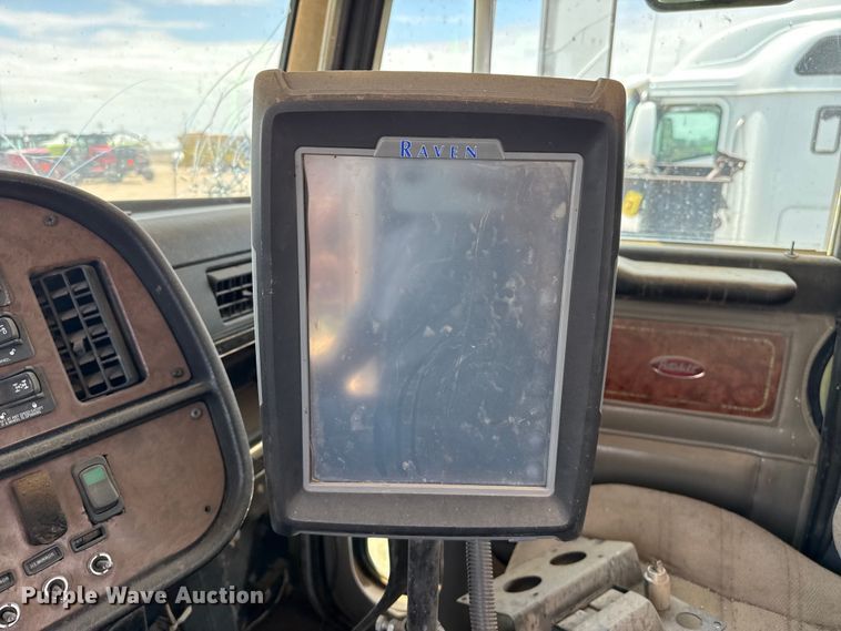 image for item FB6798 2001 Peterbilt 379 applicator truck
