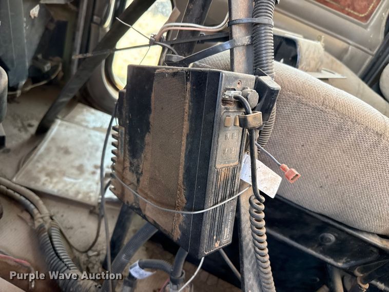 image for item FB6798 2001 Peterbilt 379 applicator truck