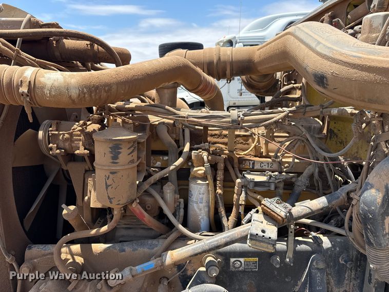image for item FB6798 2001 Peterbilt 379 applicator truck