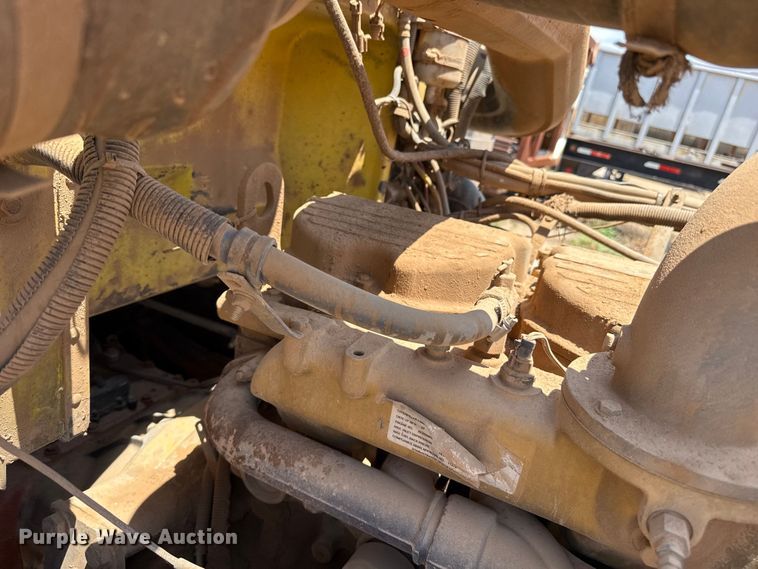 image for item FB6798 2001 Peterbilt 379 applicator truck
