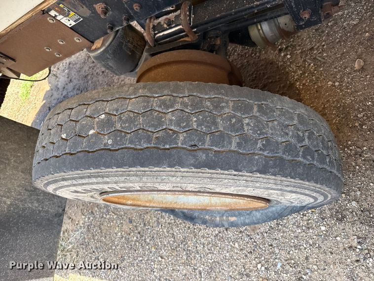 image for item FB6798 2001 Peterbilt 379 applicator truck