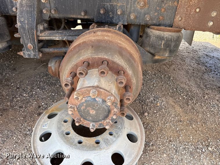 image for item FB6798 2001 Peterbilt 379 applicator truck