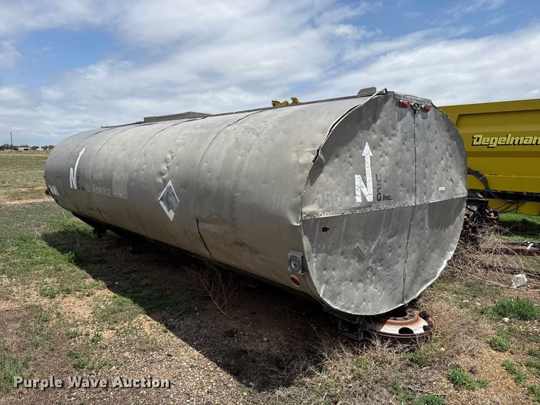 image for item FB6802 Truck mounted tank