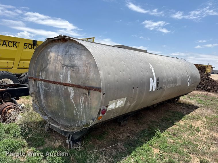 image for item FB6802 Truck mounted tank