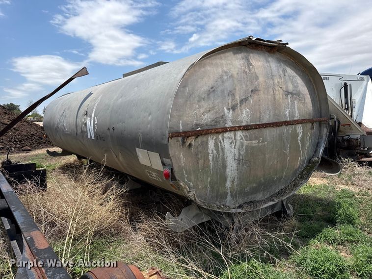 image for item FB6802 Truck mounted tank