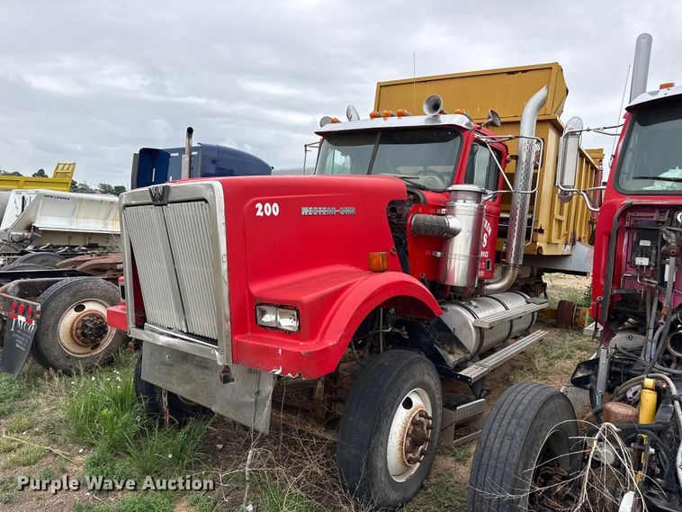 image for item FB6806 1993 Western Star 4900 manure spreader truck