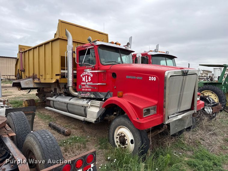 image for item FB6806 1993 Western Star 4900 manure spreader truck