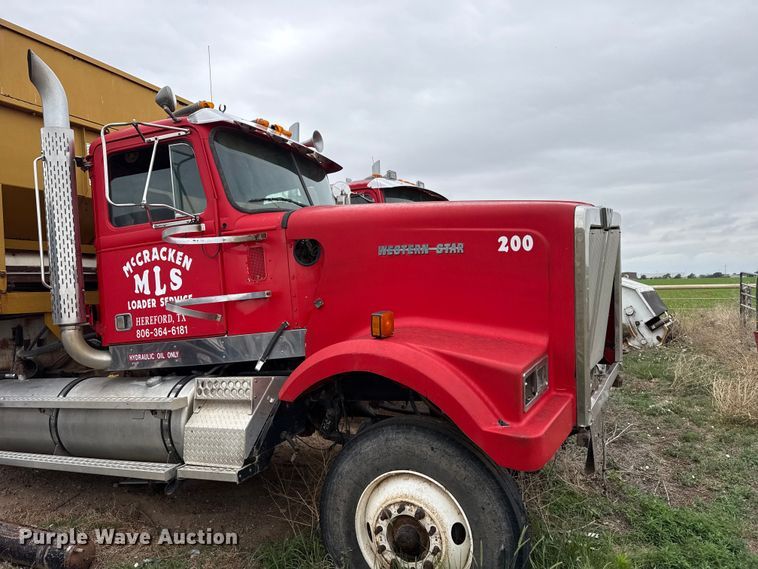 image for item FB6806 1993 Western Star 4900 manure spreader truck