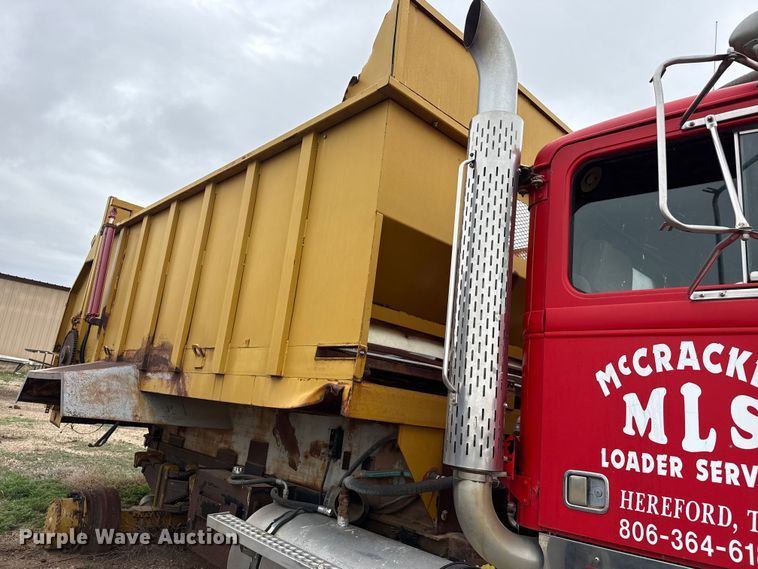 image for item FB6806 1993 Western Star 4900 manure spreader truck