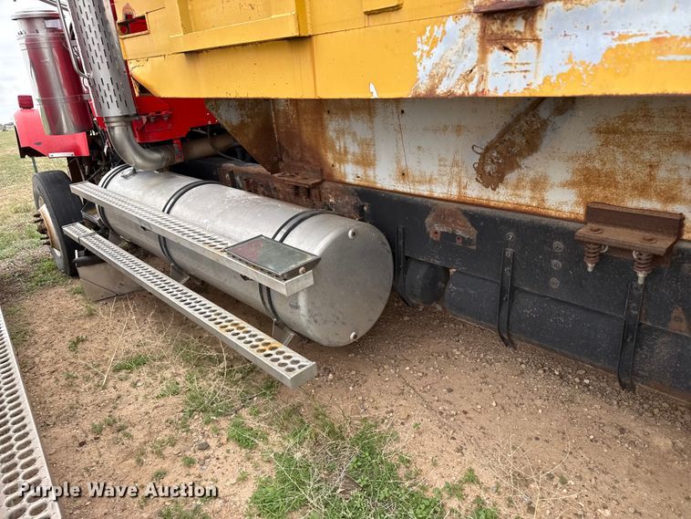 image for item FB6806 1993 Western Star 4900 manure spreader truck