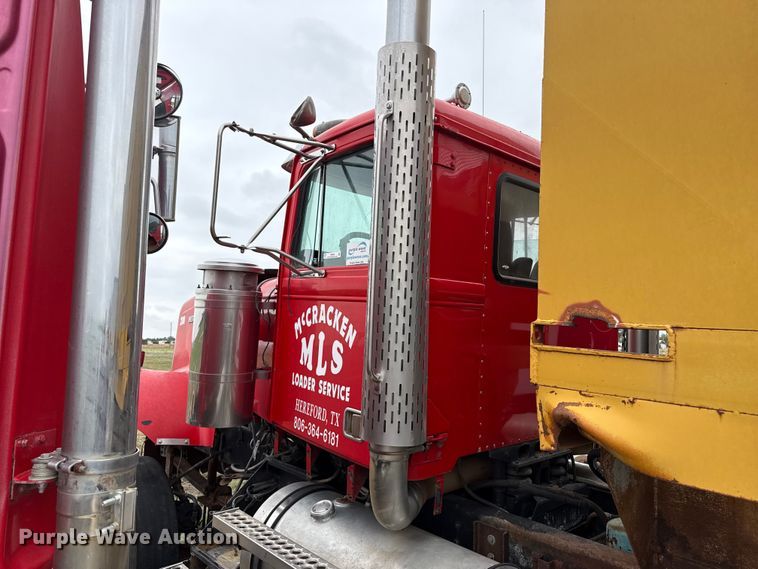 image for item FB6806 1993 Western Star 4900 manure spreader truck