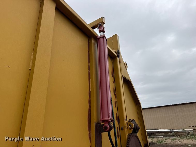 image for item FB6806 1993 Western Star 4900 manure spreader truck