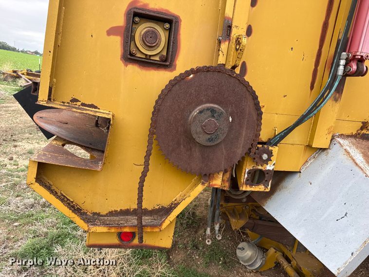 image for item FB6806 1993 Western Star 4900 manure spreader truck