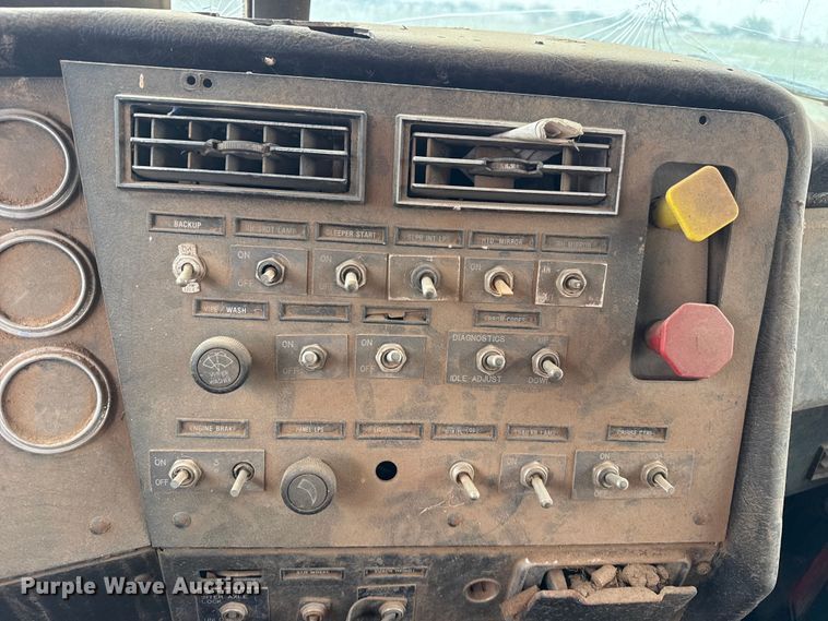 image for item FB6806 1993 Western Star 4900 manure spreader truck