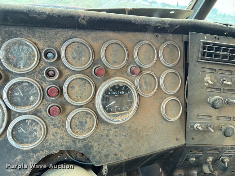 image for item FB6806 1993 Western Star 4900 manure spreader truck