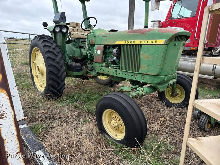 image for item FB6808 John Deere 2010 tractor