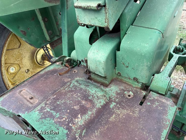 image for item FB6808 John Deere 2010 tractor